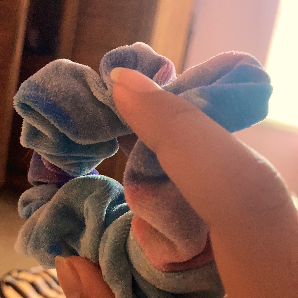 tie-dye scrunchie